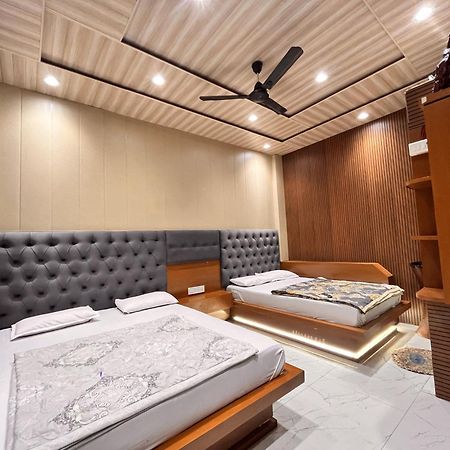 Pallav Guest House 乌贾因 外观 照片