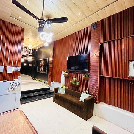 Pallav Guest House 乌贾因 外观 照片