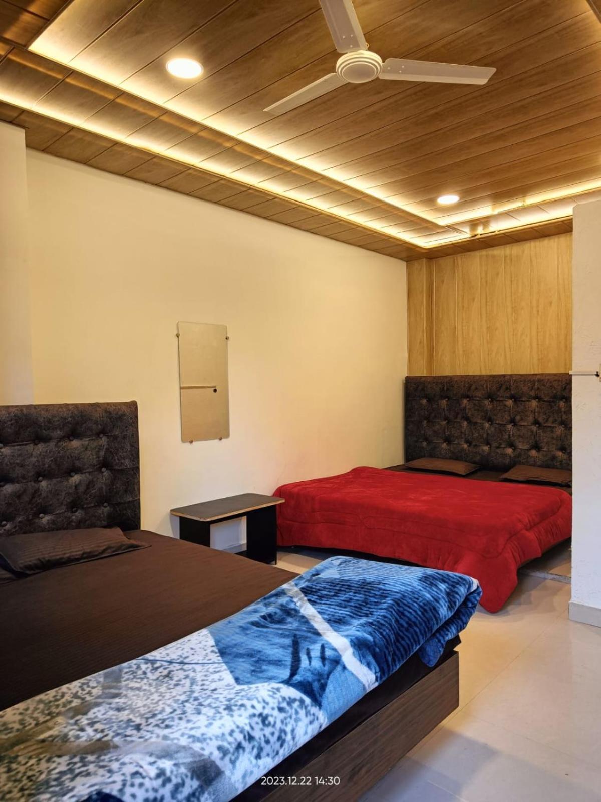 Pallav Guest House 乌贾因 外观 照片