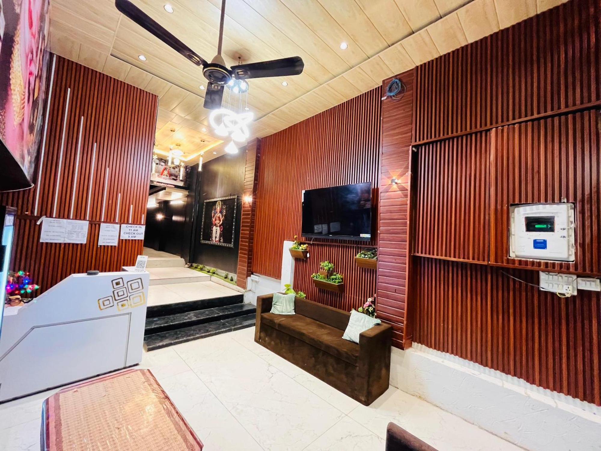 Pallav Guest House 乌贾因 外观 照片