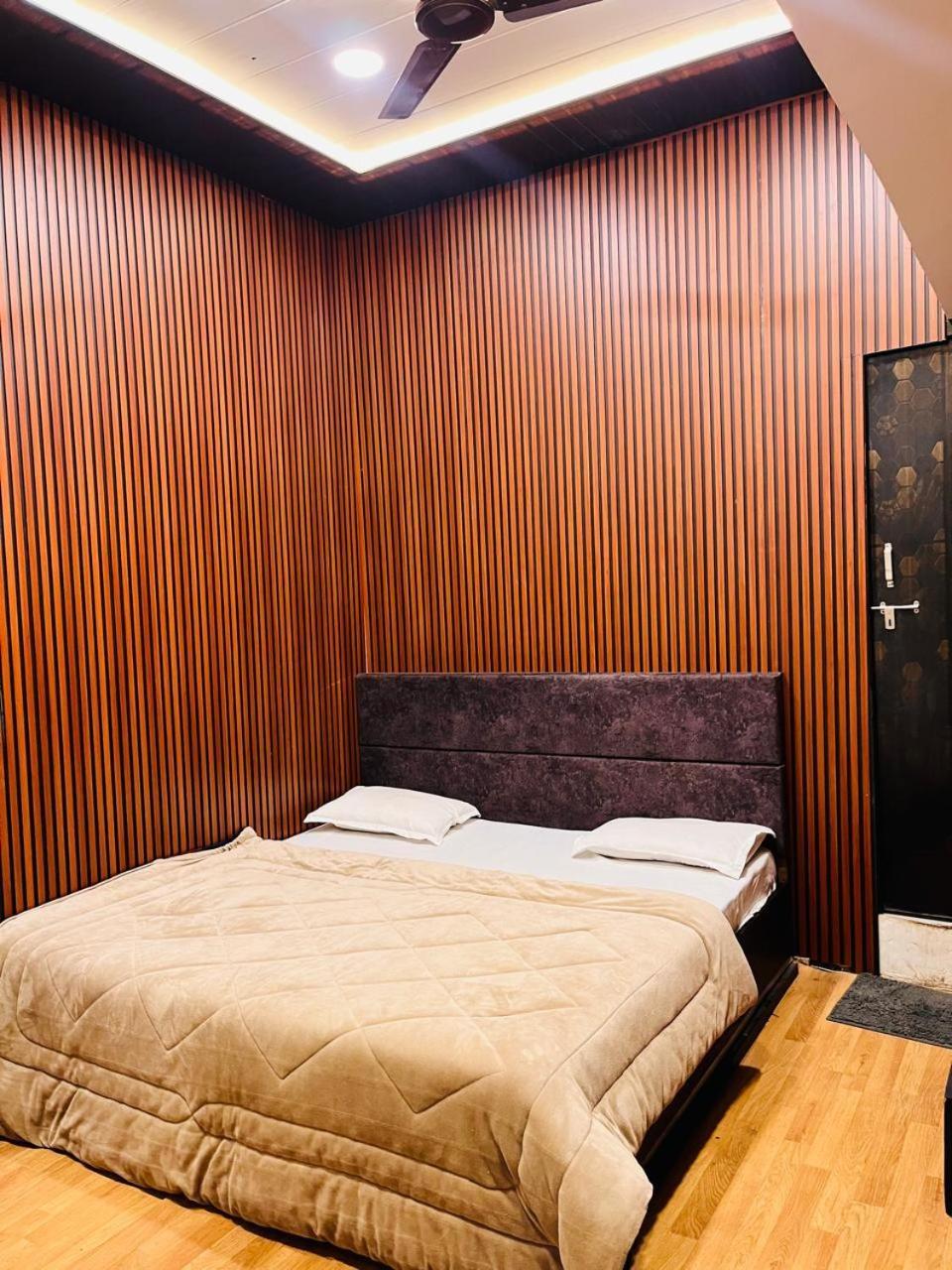Pallav Guest House 乌贾因 外观 照片