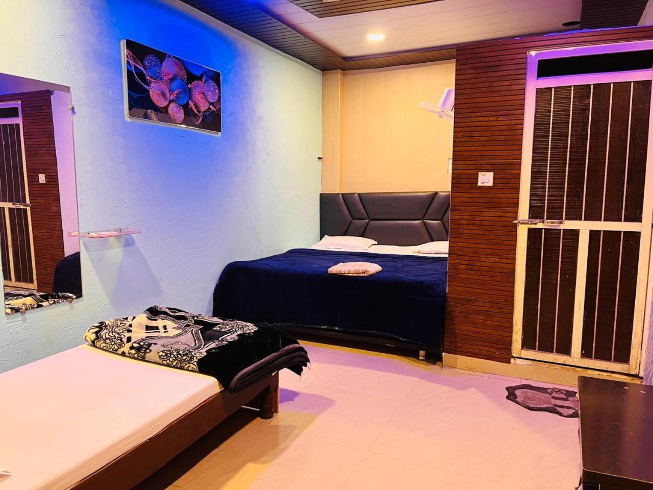 Pallav Guest House 乌贾因 外观 照片