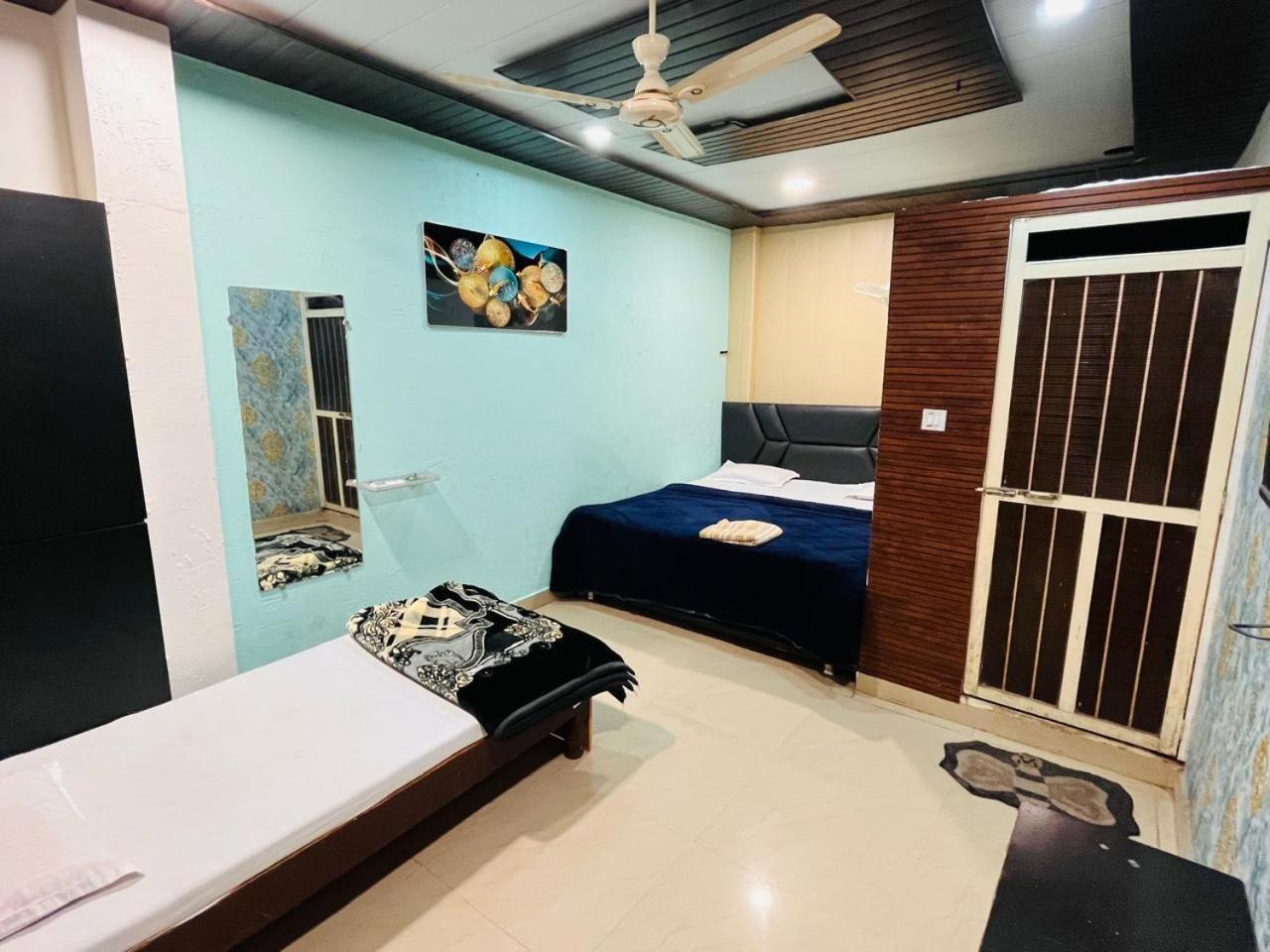 Pallav Guest House 乌贾因 外观 照片