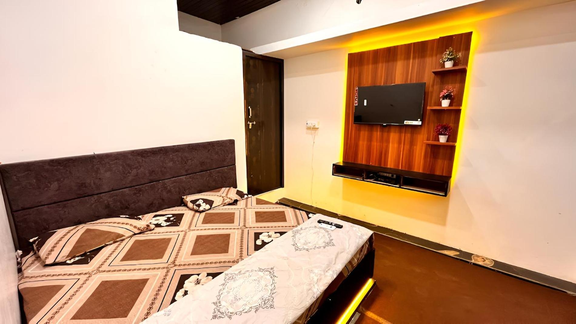 Pallav Guest House 乌贾因 外观 照片