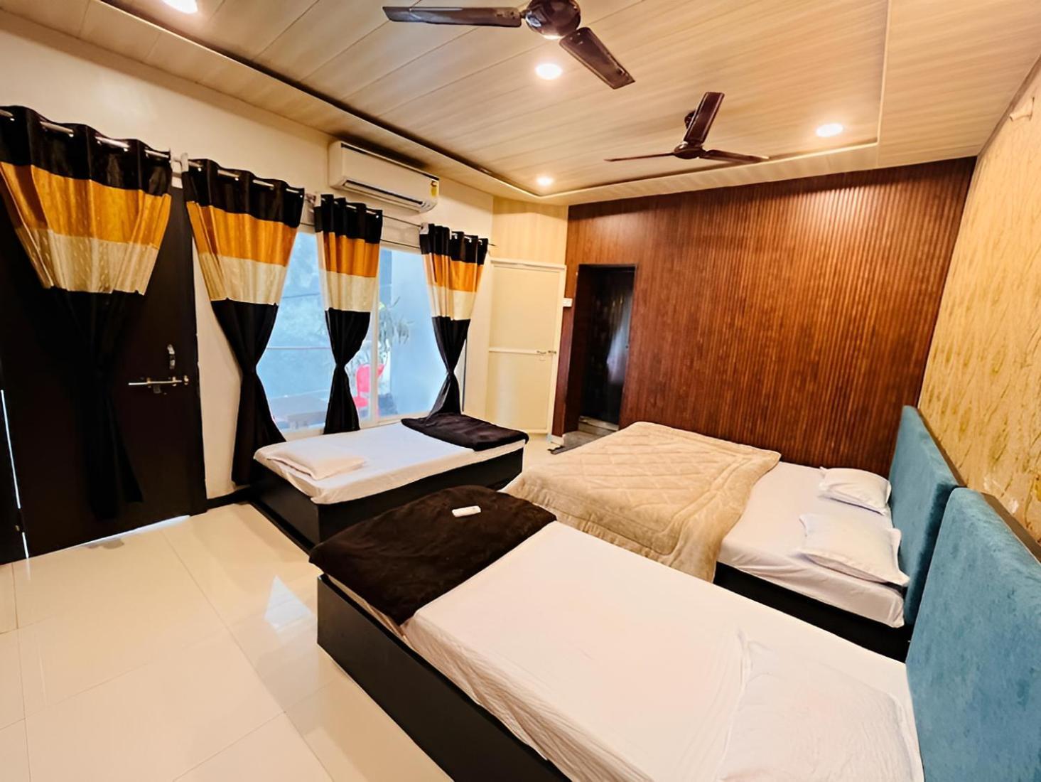 Pallav Guest House 乌贾因 外观 照片