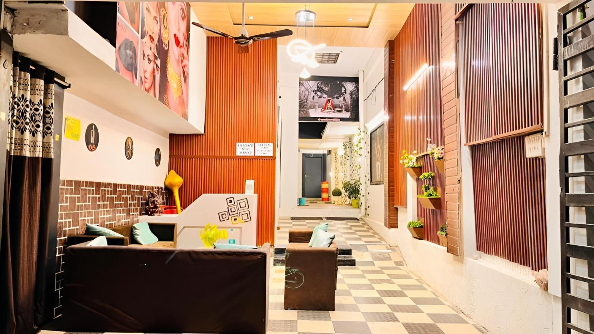 Pallav Guest House 乌贾因 外观 照片