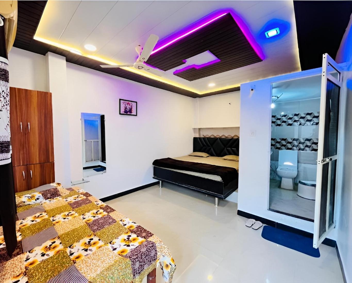 Pallav Guest House 乌贾因 外观 照片