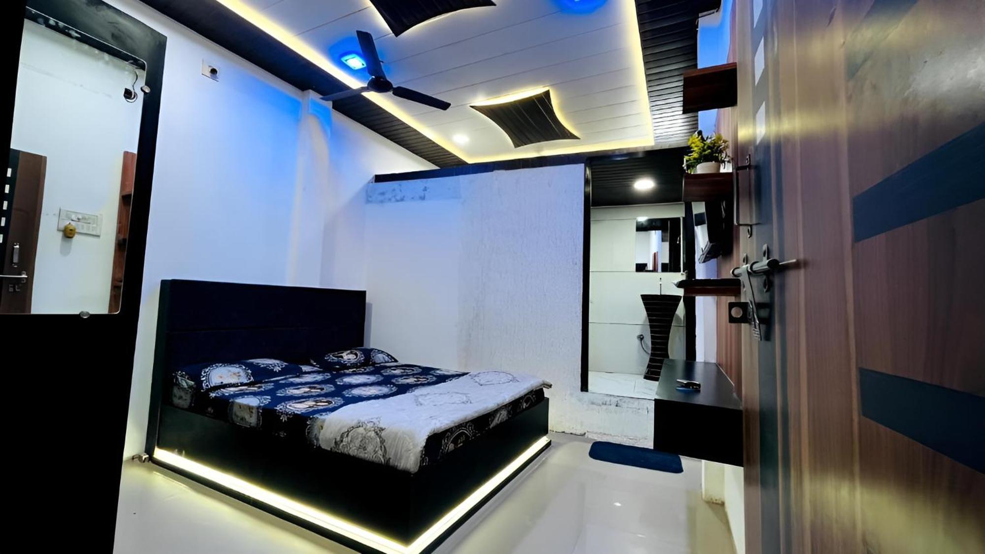 Pallav Guest House 乌贾因 外观 照片