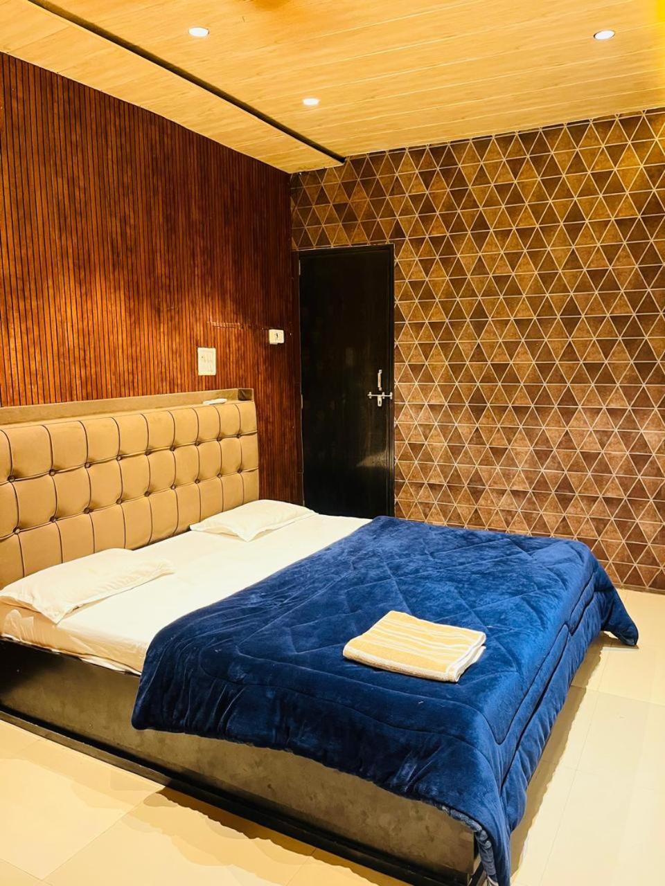 Pallav Guest House 乌贾因 外观 照片